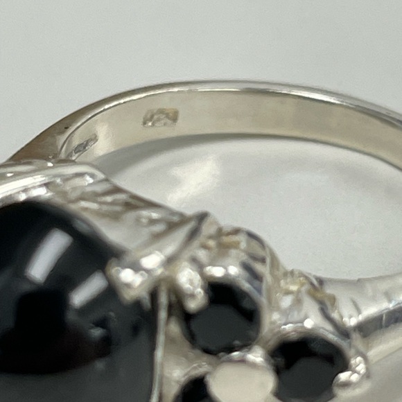 Natural AAA black spinel oval cabochon silver ring. Size 6.25 - Picture 9 of 9